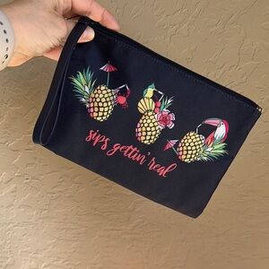Vera‎ Bradley summer pineapple and birds wristlet zipper closure